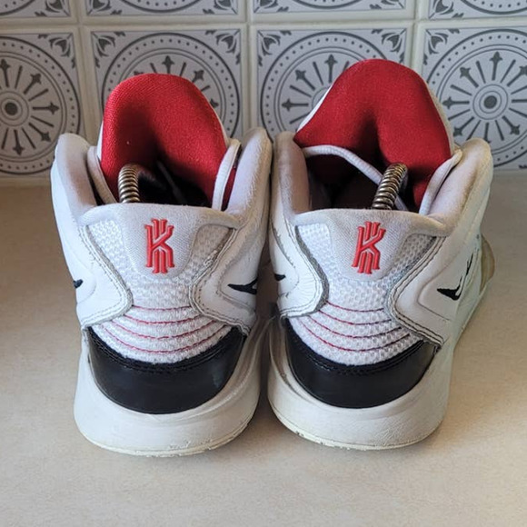 Nike Kyrie Infinity White Black Red Basketball Shoes Men's 8.5 - Picture 4 of 10